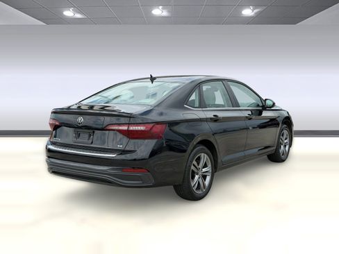 Used 2023 Volkswagen Jetta SE image 8