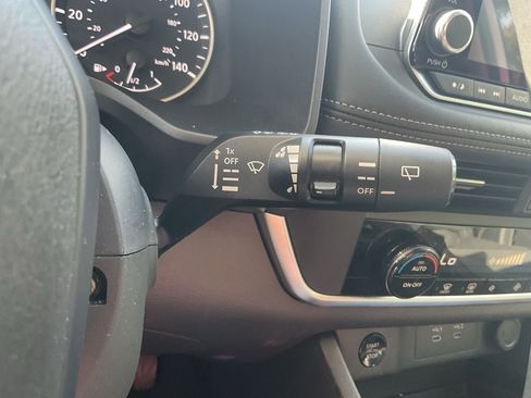 Used 2025 Nissan Rogue SV FWD image 33