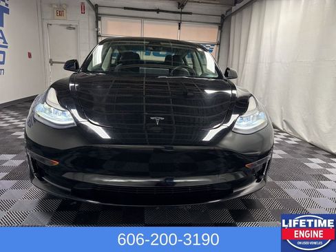 Used 2023 Tesla Model 3 Standard Range image 2