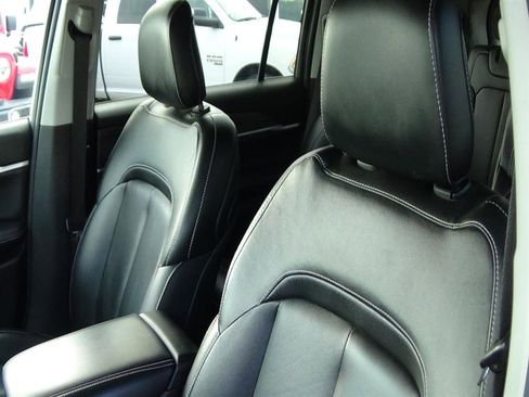 Used 2023 Jeep Grand Cherokee L Limited image 18