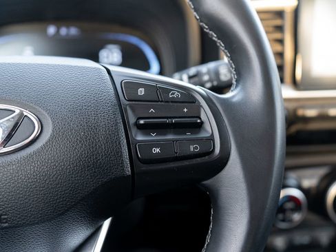 Used 2025 Hyundai Venue SEL image 23