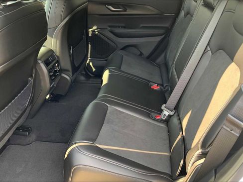 New 2025 Jeep Grand Cherokee Altitude image 16