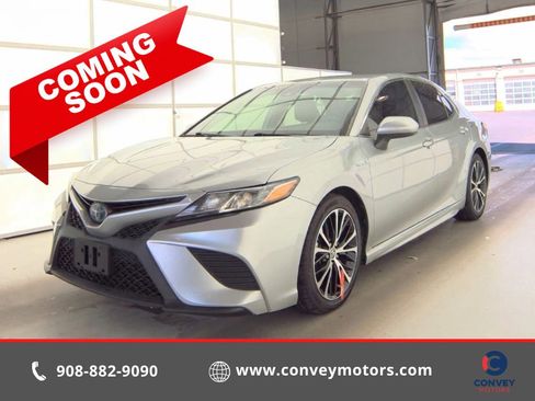 Used 2020 Toyota Camry SE FWD image 1