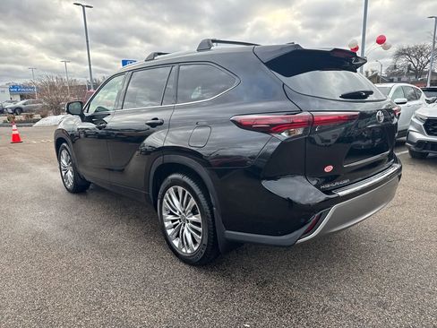 Used 2024 Toyota Highlander Platinum image 5