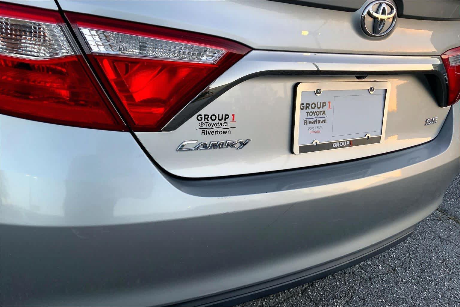 Used 2017 Toyota Camry SE w/ Moonroof Package FWD image 28