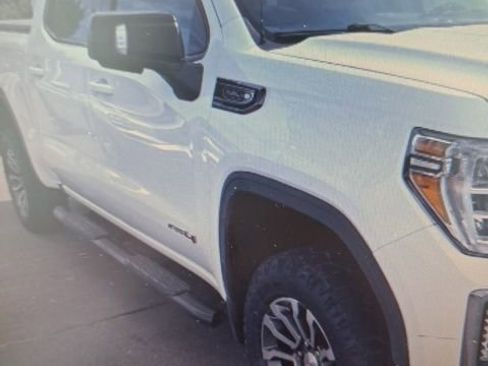 Used 2021 GMC Sierra 1500 AT4 w/ AT4 Value Package AWD/4WD image 4