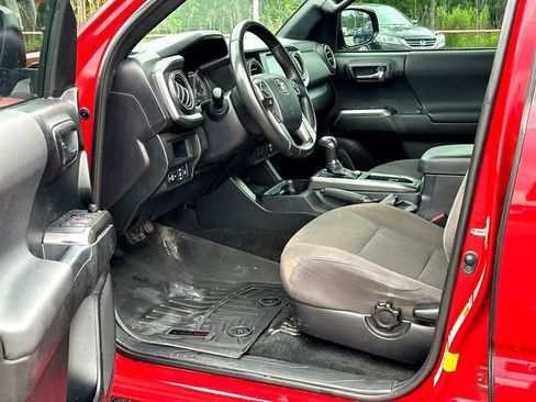 Used 2019 Toyota Tacoma TRD Off-Road AWD/4WD image 10