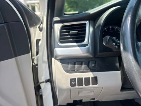 Used 2014 Toyota Highlander XLE AWD/4WD image 28