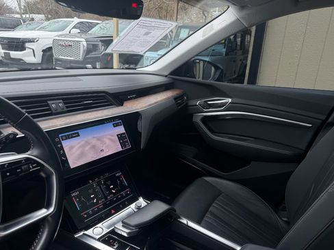Used 2019 Audi e-tron Premium Plus image 16