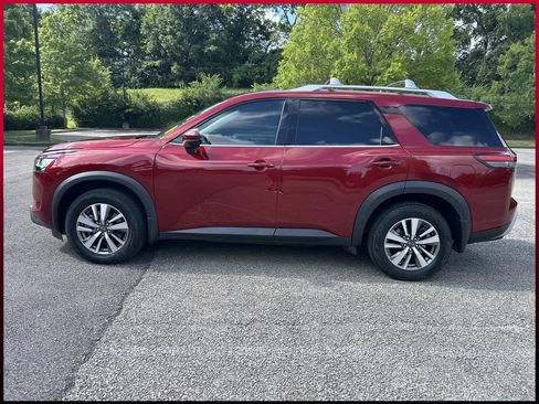 Used 2023 Nissan Pathfinder SL AWD/4WD image 4