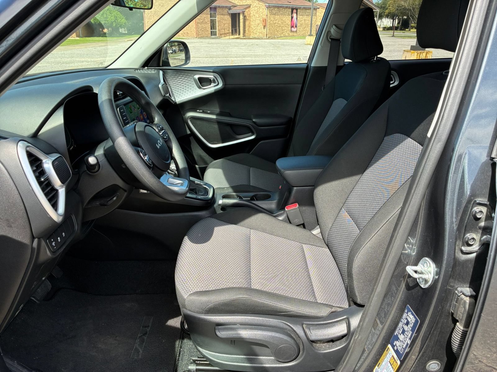 Used 2025 Kia Soul LX w/ LX Technology Package FWD image 24