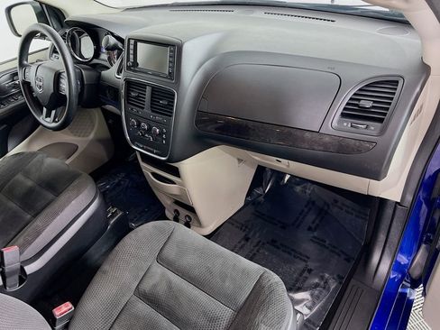 Used 2018 Dodge Grand Caravan SE w/ UConnect Hands-Free Group image 28