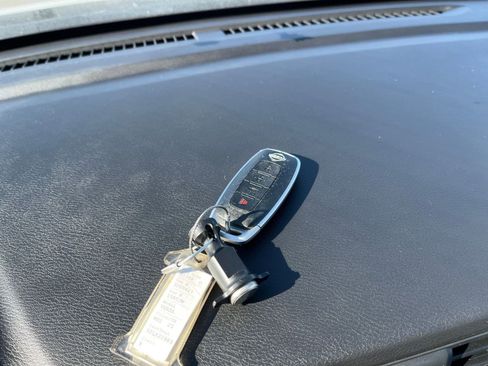 Used 2025 Nissan Versa SV image 20