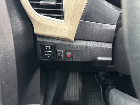 Used 2016 Toyota Corolla LE FWD image 13