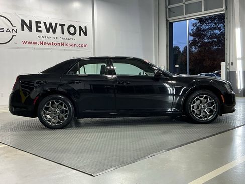 Used 2015 Chrysler 300 S image 40
