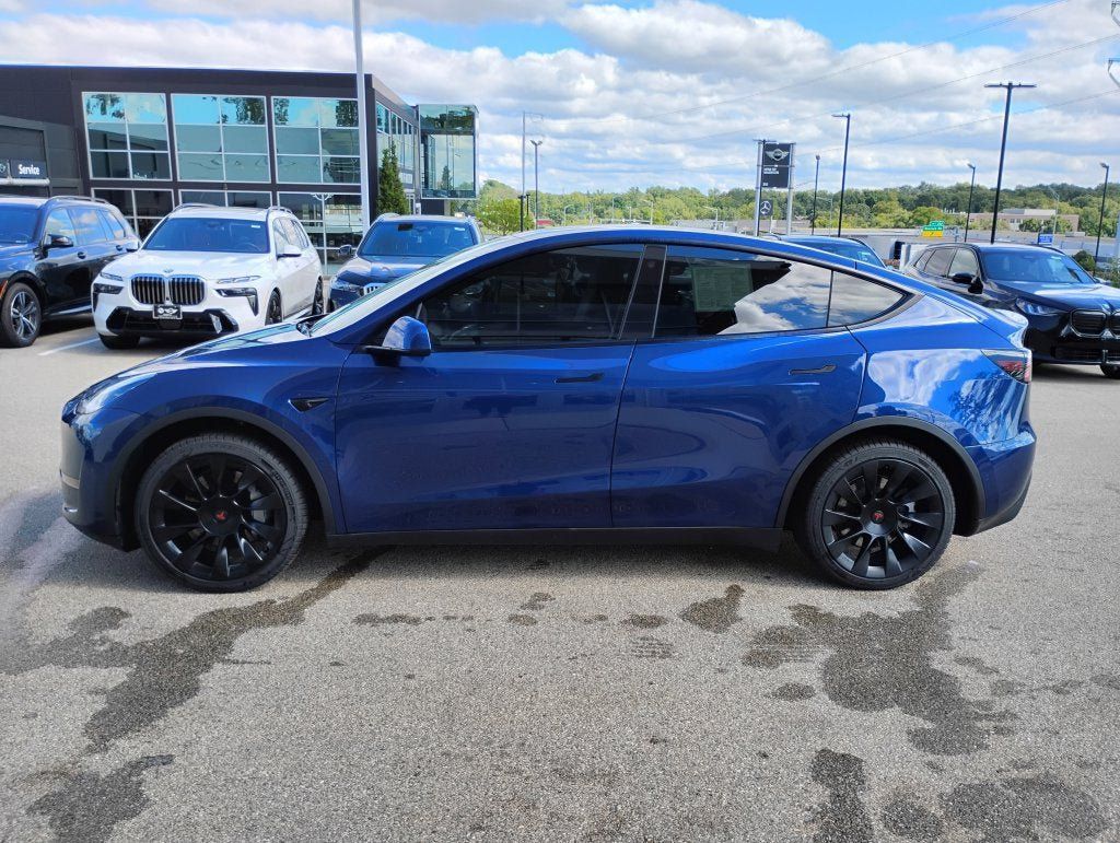 Used 2022 Tesla Model Y Long Range AWD/4WD image 9