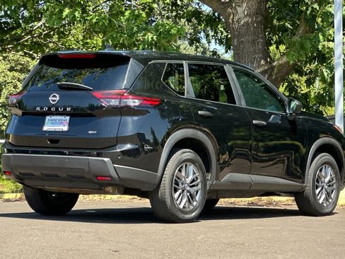 Used 2024 Nissan Rogue S AWD/4WD image 2