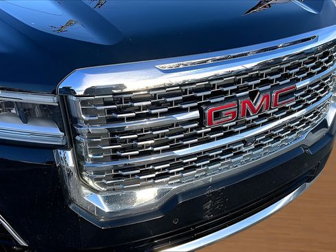 Used 2023 GMC Acadia Denali w/ Denali Ultimate Package AWD/4WD image 31