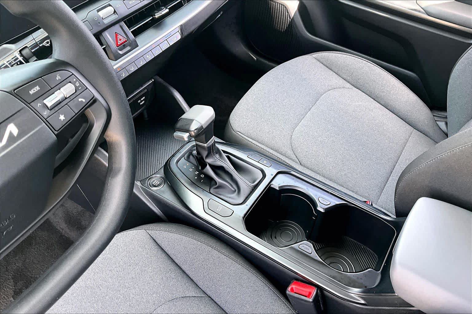 Used 2025 Kia K4 FWD image 17