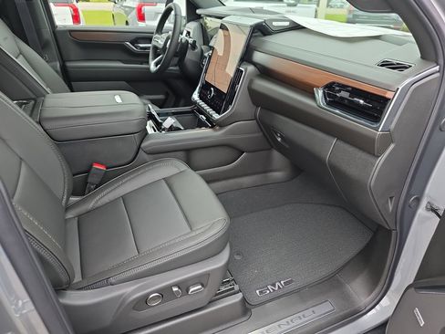 New 2026 GMC Yukon Denali w/ Sun & Power Step Package AWD/4WD image 38
