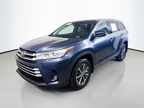Certified 2018 Toyota Highlander XLE FWD image 3