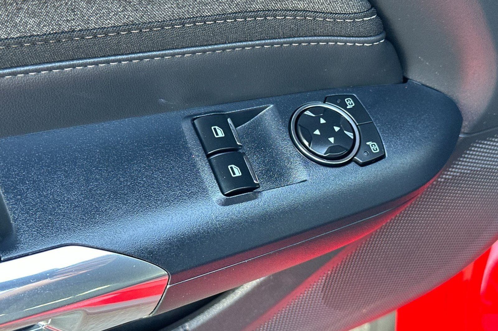 Used 2025 Ford Mustang Coupe RWD image 13