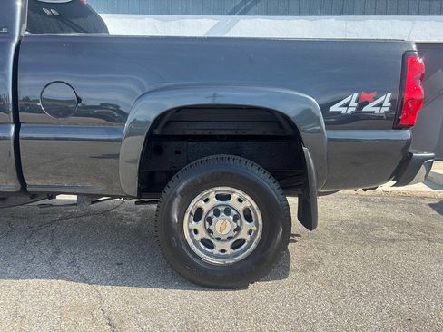 Used 2005 Chevrolet Silverado 2500 LS AWD/4WD image 11