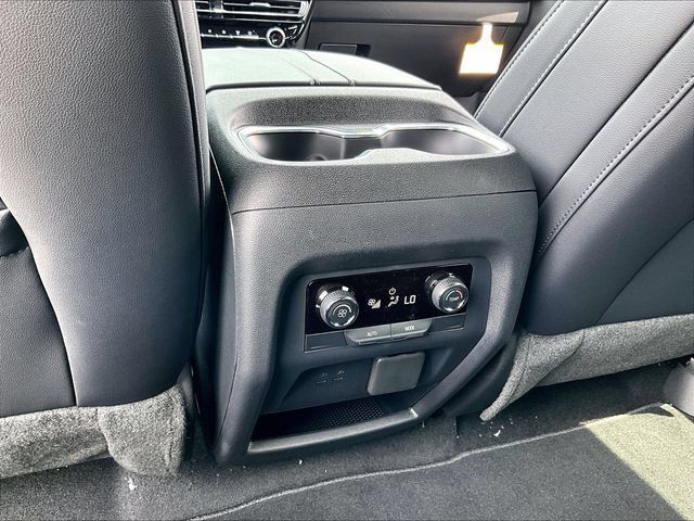 New 2027 Chevrolet Traverse LT w/ Midnight/Sport Edition AWD/4WD image 18