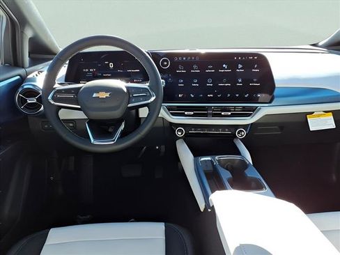 New 2026 Chevrolet Equinox EV LT image 15