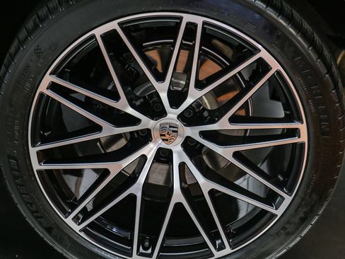 Certified 2026 Porsche Macan AWD/4WD image 14