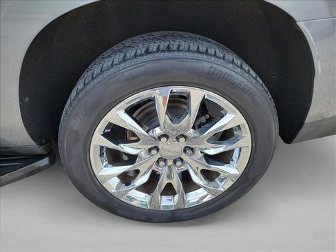 Used 2022 GMC Yukon XL SLT w/ SLT Premium Package AWD/4WD image 9