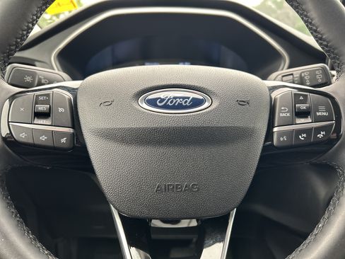 Used 2022 Ford Escape SEL w/ Equipment Group 302A AWD/4WD image 15