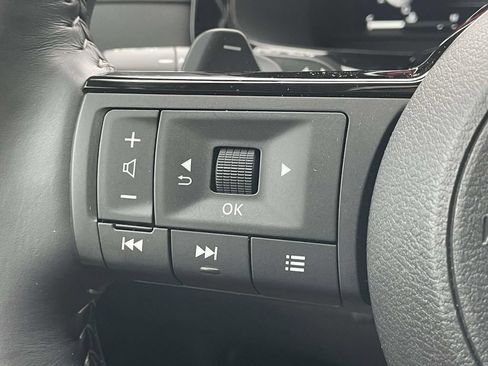 Used 2025 Nissan Pathfinder Platinum FWD image 24