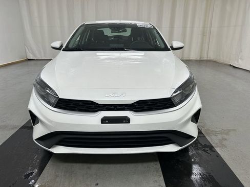 Certified 2023 Kia Forte LXS FWD image 3
