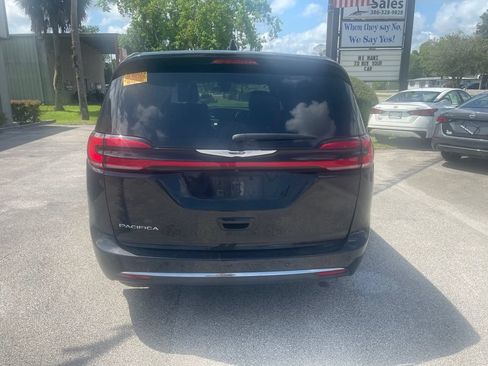 Used 2025 Chrysler Pacifica Select FWD image 6