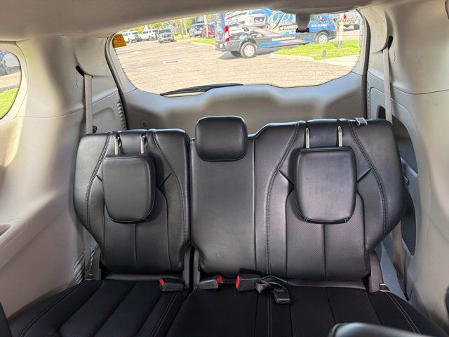 Used 2024 Chrysler Pacifica Touring-L FWD image 17