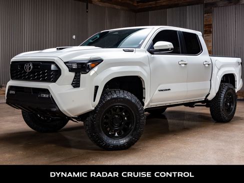 Used 2024 Toyota Tacoma TRD Sport w/ TRD Sport Upgrade Package image 5