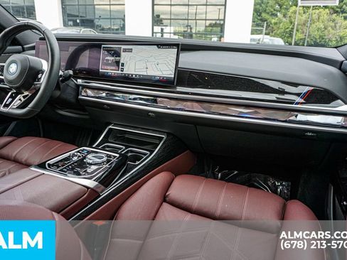 Used 2025 BMW i7 eDrive50 w/ M Sport Package image 25