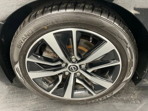 Used 2023 Nissan Maxima SV w/ Floor Mat Group image 9