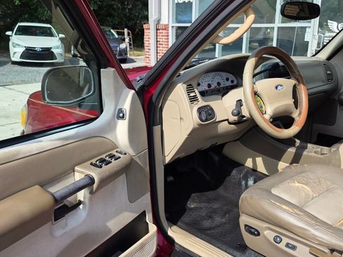 Used 2004 Ford Explorer Sport Trac XLT image 10