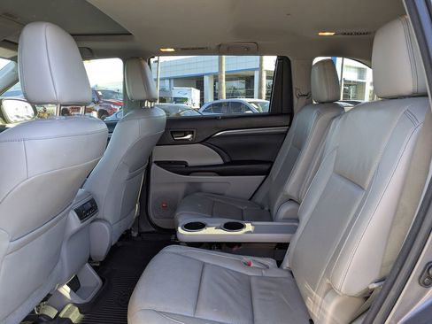 Used 2017 Toyota Highlander image 15