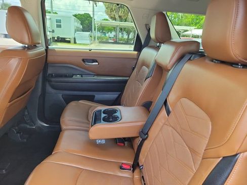 Certified 2025 Nissan Pathfinder Platinum w/ Cargo Package FWD image 11