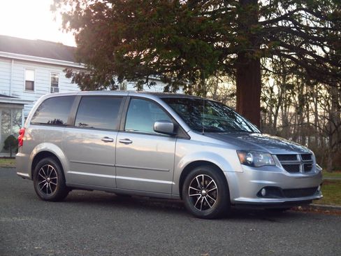 Used 2015 Dodge Grand Caravan R/T image 6