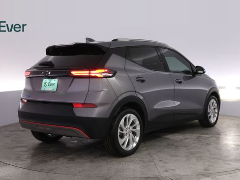 Used 2023 Chevrolet Bolt EUV LT w/ Driver Confidence Package FWD image 3