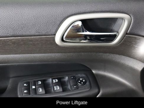Used 2018 Jeep Grand Cherokee Altitude image 22
