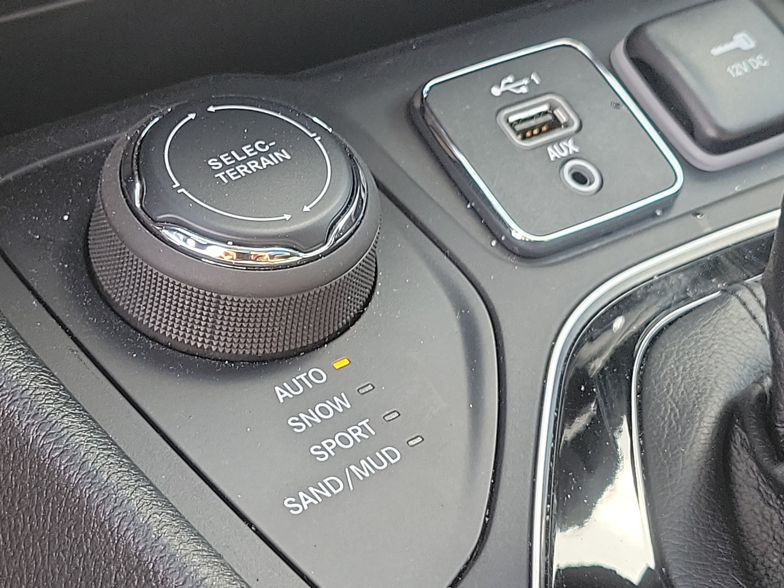 Used 2022 Jeep Cherokee Limited AWD/4WD image 24