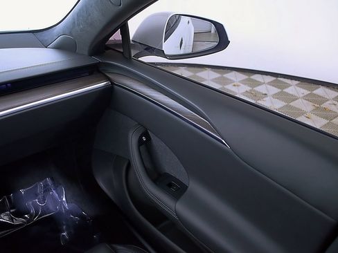 Used 2023 Tesla Model S AWD/4WD image 19