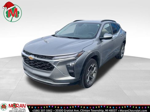 Certified 2024 Chevrolet Trax LT w/ Driver Confidence Package image 1