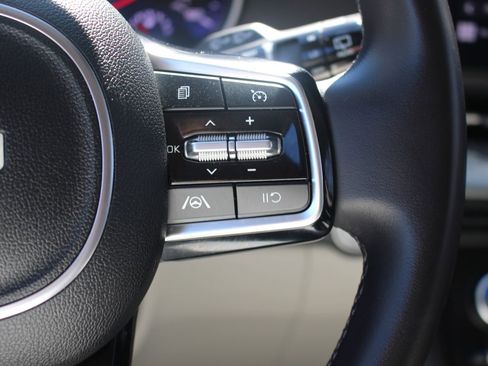 Certified 2024 Kia Carnival LX image 23