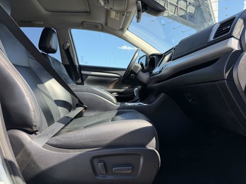 Used 2017 Toyota Highlander SE AWD/4WD image 13